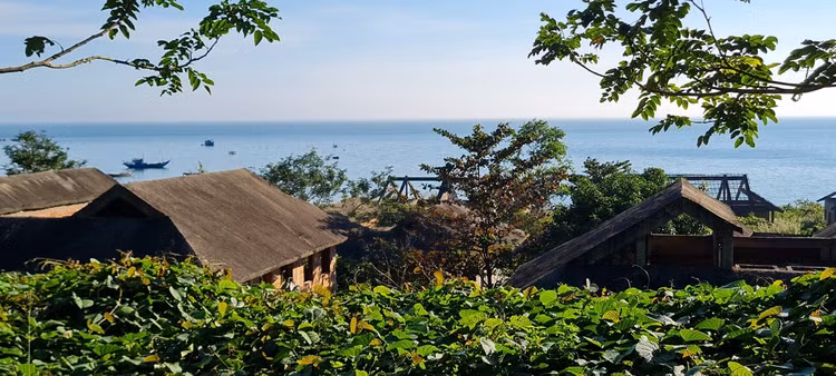 Am anh loat biet thu bo hoang duoi chan nui Son Tra-Hinh-14