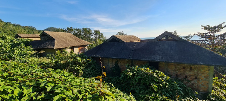 Am anh loat biet thu bo hoang duoi chan nui Son Tra-Hinh-4