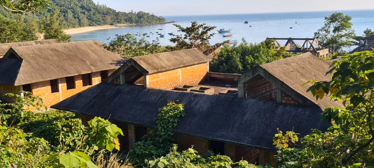 Am anh loat biet thu bo hoang duoi chan nui Son Tra-Hinh-2