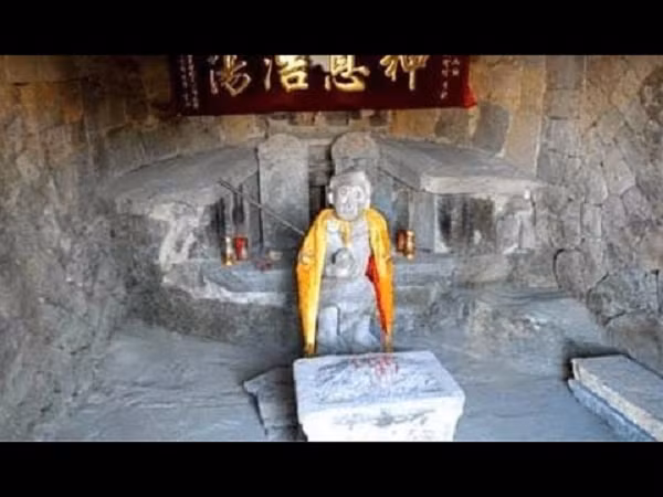 Giat minh thay Ton Ngo Khong “bang xuong bang thit” trong mo co-Hinh-2