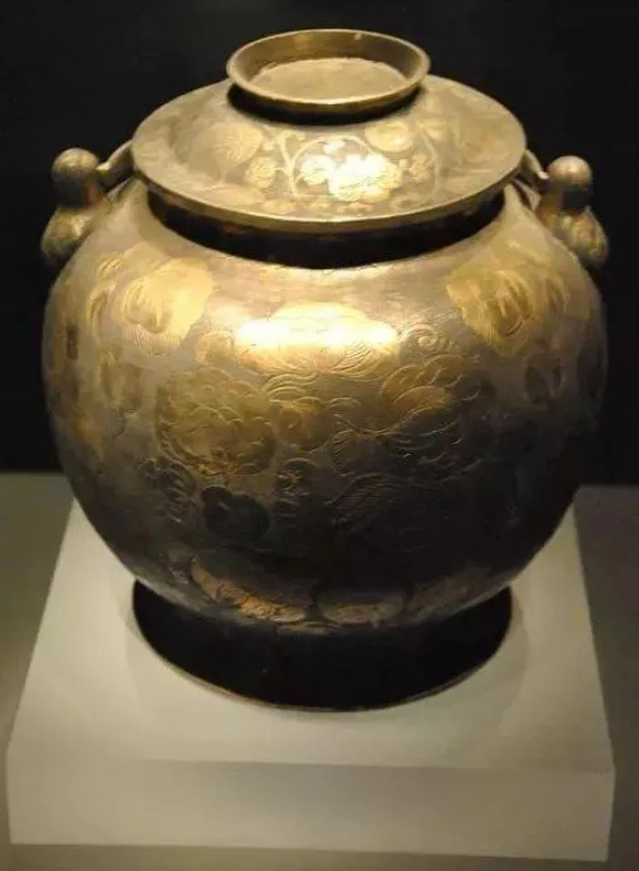 Dao dat dung trung kho bau, ca cong truong lap tuc bi phong toa-Hinh-5