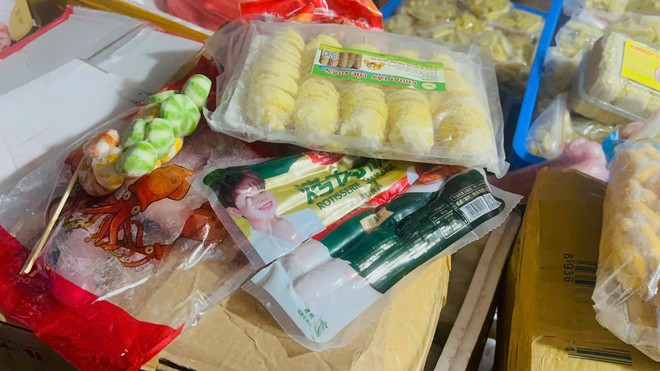 Thu giữ lượng lớn "xiên bẩn", viên thả lẩu sắp tuồn ra thị trường Thu giu luong lon