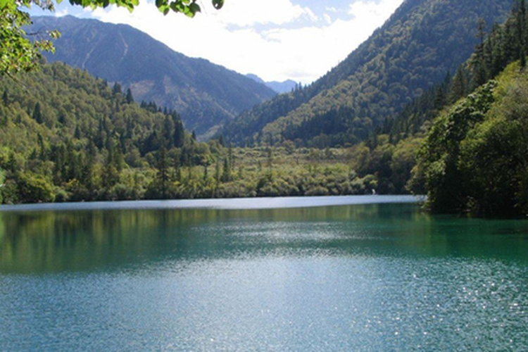 Bi an ho Ba Duong noi tieng Trung Quoc, duoi day co “cong khong gian