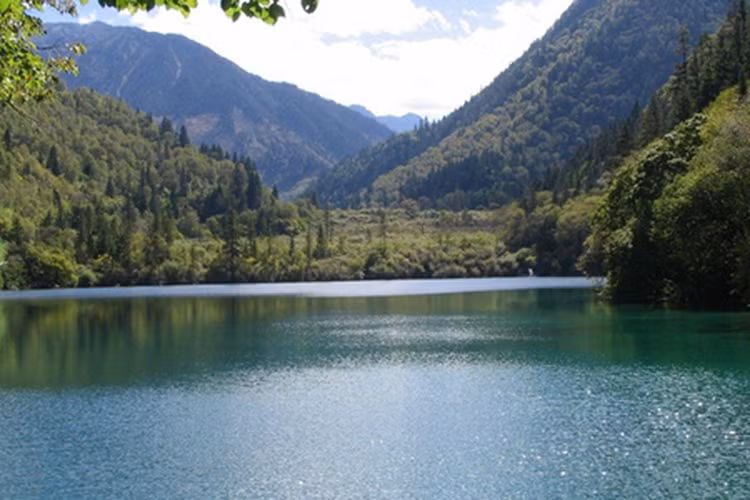 Bi an ho Ba Duong noi tieng Trung Quoc, duoi day co “cong khong gian