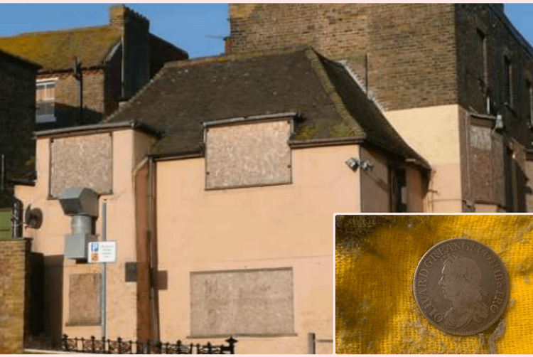 Don dep quan ruou, tinh co dung trung “kho bau” quy hiem bi lang quen-Hinh-5