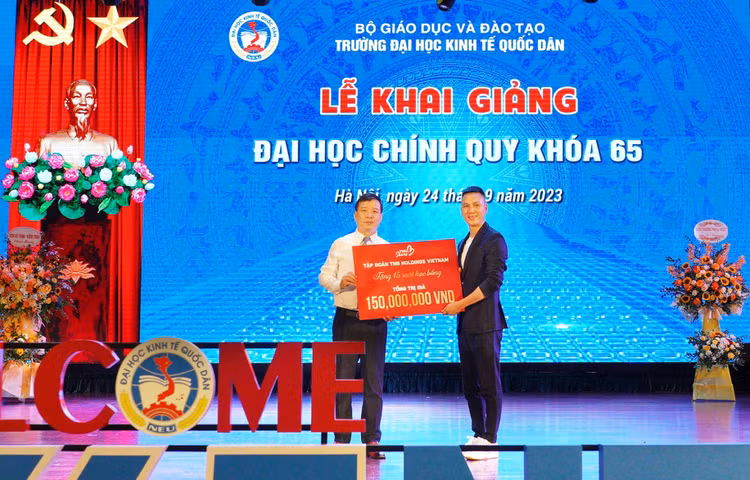 TNG Holdings Vietnam tiep suc giac mo den truong cho tan sinh vien dac biet kho khan