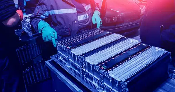 Pin hoạt động ở độ pH 7.4, tương tự độ pH của máu, giúp nó tương thích với môi trường sinh học.(Ảnh: QS Study)