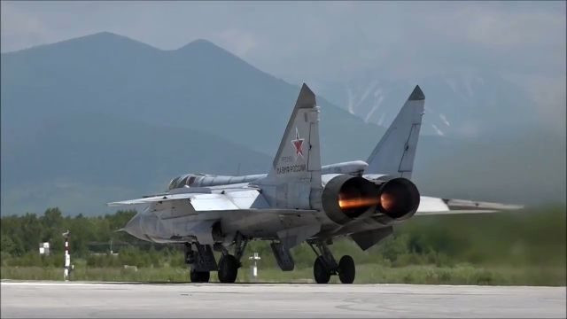 “Cáo săn chồn” Mikoyan MIG-31BM của Nga khiến đối phương khiếp sợ - Hình 3 “Cao san chon” Mikoyan MIG-31BM cua Nga khien doi phuong khiep so-Hinh-3