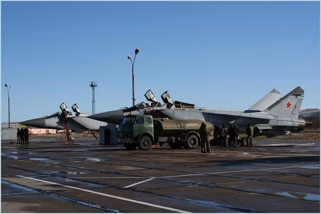 “Cáo săn chồn” Mikoyan MIG-31BM của Nga khiến đối phương khiếp sợ - Hình 6 “Cao san chon” Mikoyan MIG-31BM cua Nga khien doi phuong khiep so-Hinh-6