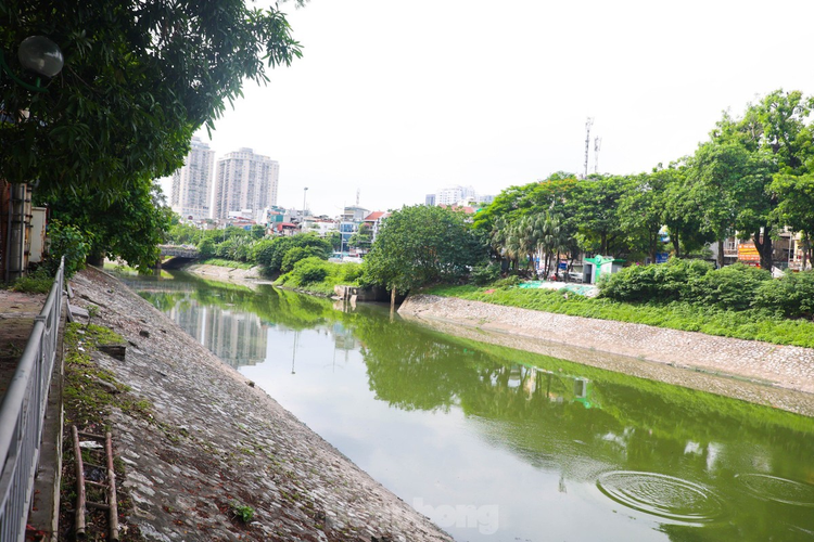 Giai ma nhung lan song To Lich chuyen mau bat thuong