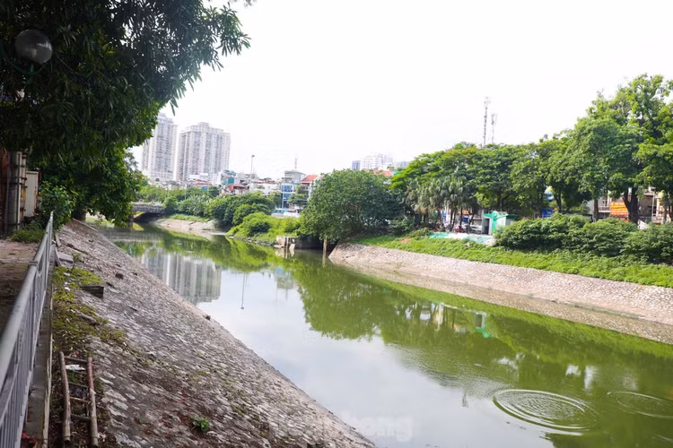 Giai ma nhung lan song To Lich chuyen mau bat thuong