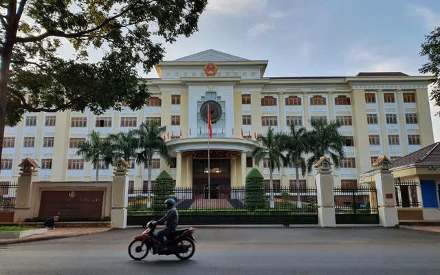 Trieu tap nhieu can bo Dak Lak lien quan du an dien mat troi