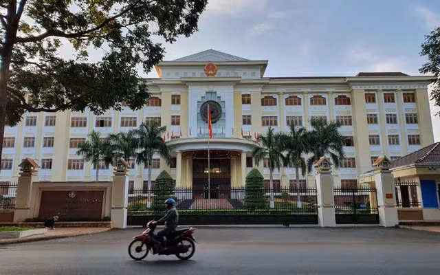 Trieu tap nhieu can bo Dak Lak lien quan du an dien mat troi