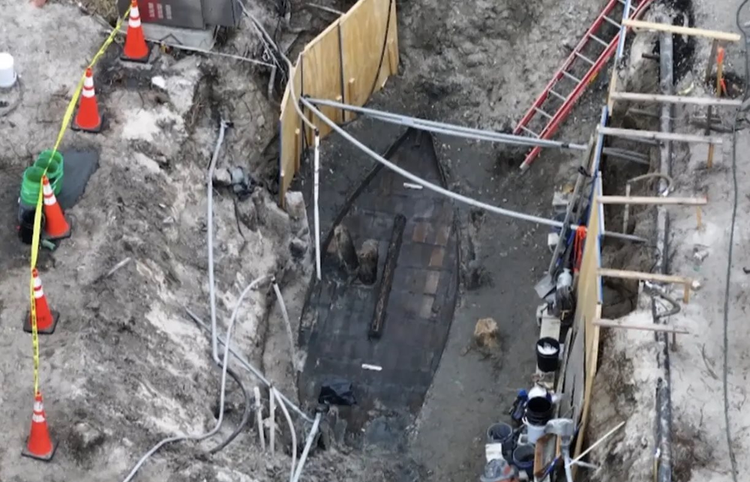 Dao dat cong truong, bat ngo dung trung “kho bau Troi ban” the ky 19