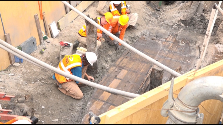 Dao dat cong truong, bat ngo dung trung “kho bau Troi ban” the ky 19-Hinh-3