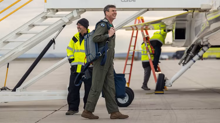 Can canh may bay cho khach sieu thanh 2.100 km/h nhanh nhat the gioi-Hinh-3