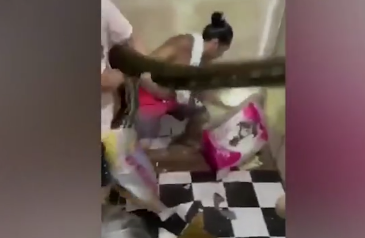 Nghe tieng dong la, that kinh thay tran khung lan tron trong tuong-Hinh-2