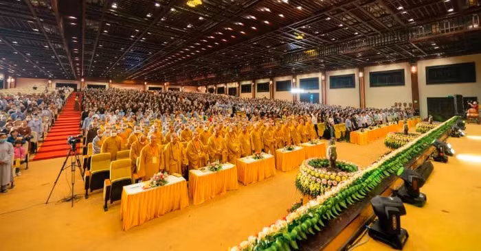 Le Phat Dan 2023: Viec nen lam de gia tang phuoc bau-Hinh-3