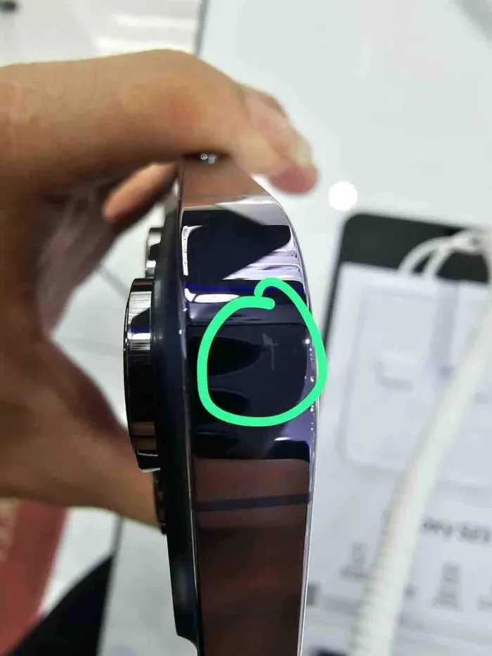 iPhone 14 Pro Max tim dinh loi troc son, iFan that vong-Hinh-3