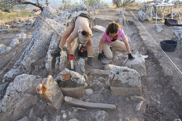 Bi an dai thien van 5000 tuoi tren “tang da tinh nhan