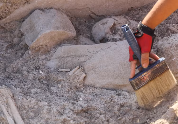 Bi an dai thien van 5000 tuoi tren “tang da tinh nhan