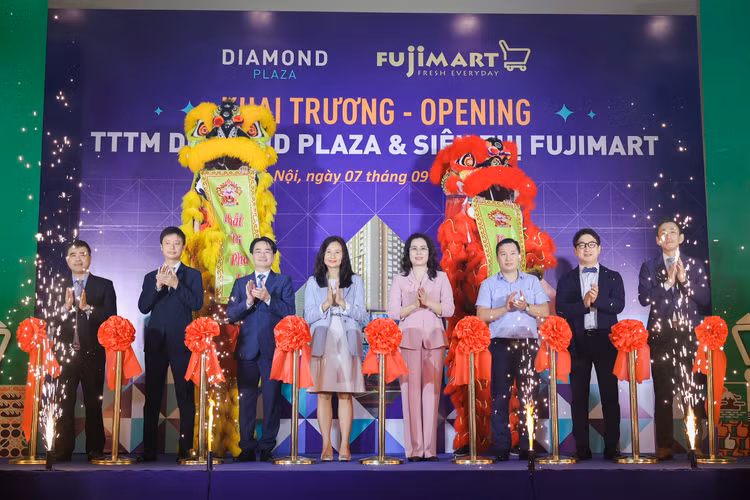 Khai truong TTTM Diamond Plaza - Diem mua sam ly tuong cua Ha Noi