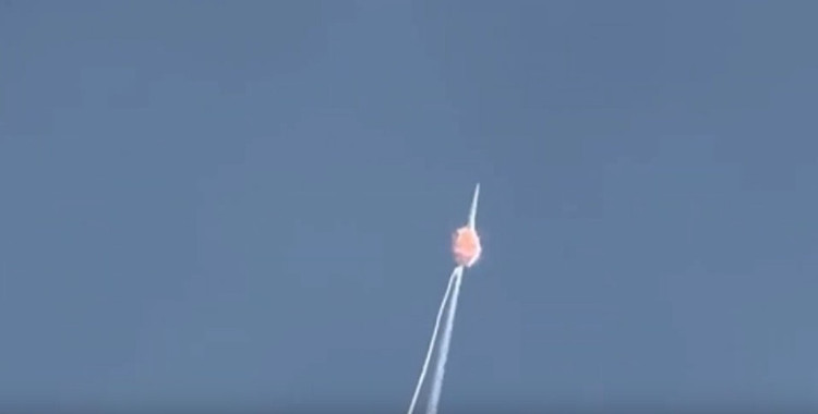 UAV tang hinh S-70 Okhotnik bi ban ha, Su-57 lam nguy-Hinh-3