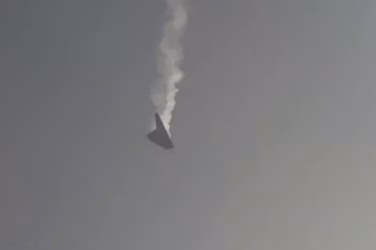 UAV tang hinh S-70 Okhotnik bi ban ha, Su-57 lam nguy-Hinh-4