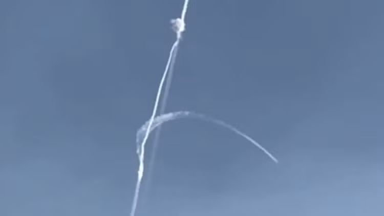 UAV tang hinh S-70 Okhotnik bi ban ha, Su-57 lam nguy-Hinh-2