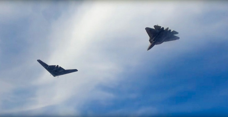 UAV tang hinh S-70 Okhotnik bi ban ha, Su-57 lam nguy-Hinh-11