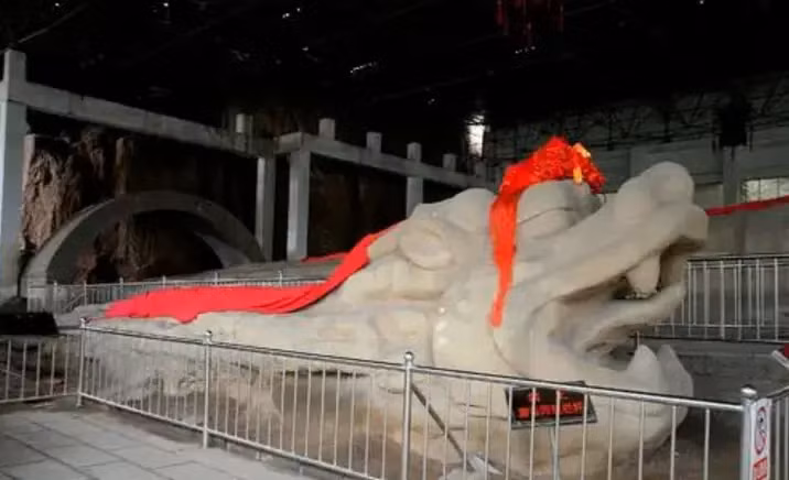 Cuoc trung 'con rong' dai 400m, chuyen gia lap tuc phong toa hien truong-Hinh-6