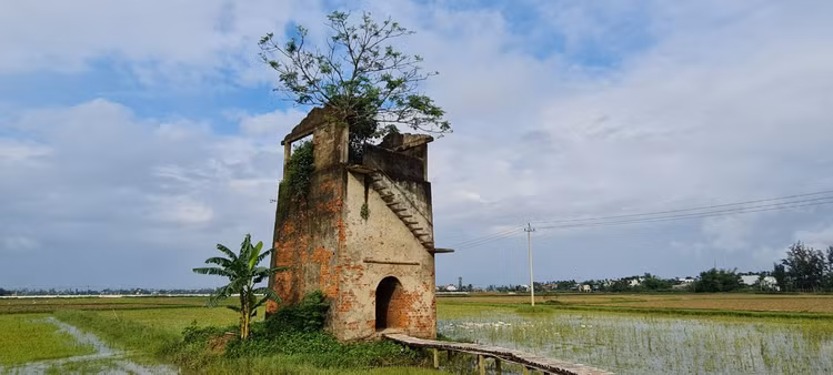 Check in lo gach cu bo hoang dep nhu phim-Hinh-4