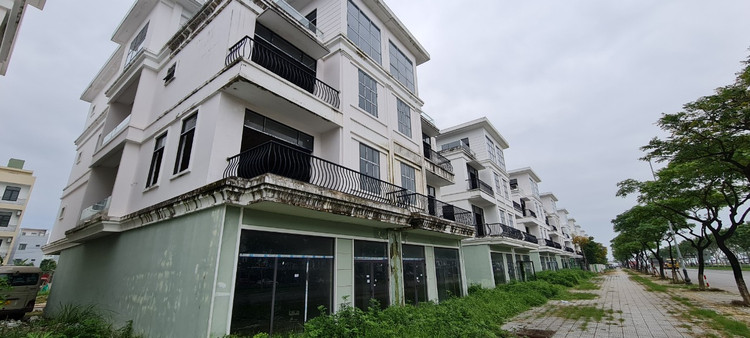 Da Nang: Xot xa loat shophouse chuc ty bo hoang, co phu kin