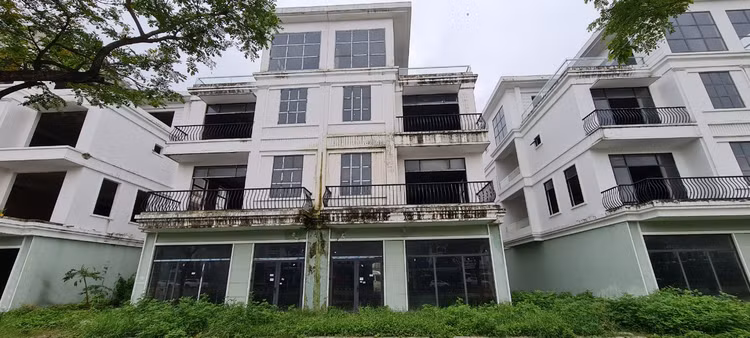 Da Nang: Xot xa loat shophouse chuc ty bo hoang, co phu kin-Hinh-3