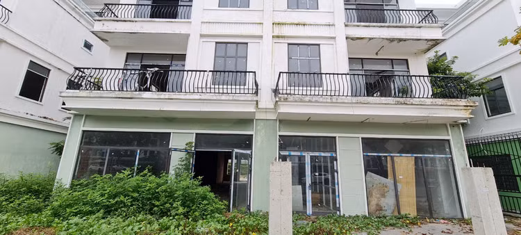 Da Nang: Xot xa loat shophouse chuc ty bo hoang, co phu kin-Hinh-12