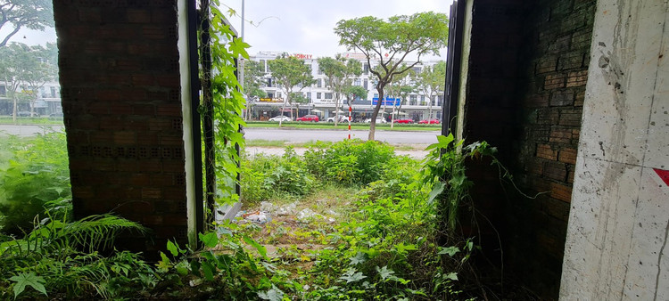 Da Nang: Xot xa loat shophouse chuc ty bo hoang, co phu kin-Hinh-6