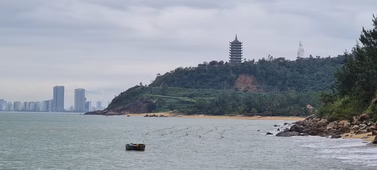 Check in bai bien hoang so tuyet dep duoi chan nui Son Tra-Hinh-8