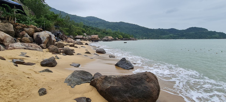 Check in bai bien hoang so tuyet dep duoi chan nui Son Tra-Hinh-2