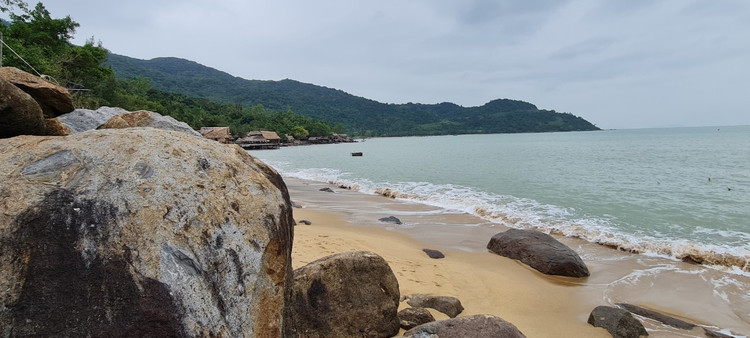 Check in bai bien hoang so tuyet dep duoi chan nui Son Tra-Hinh-14