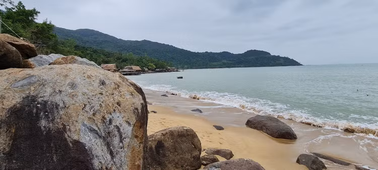 Check in bai bien hoang so tuyet dep duoi chan nui Son Tra-Hinh-14