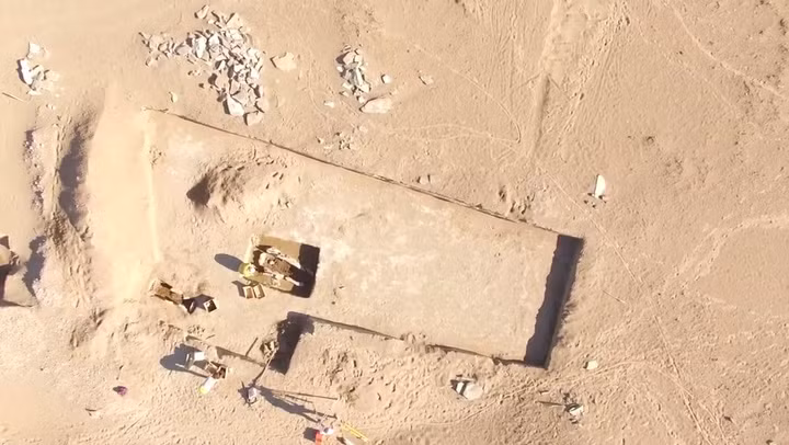 Mo mo co 2.100 nam, chuyen gia tai mat thay iPhone “xuyen khong”-Hinh-6