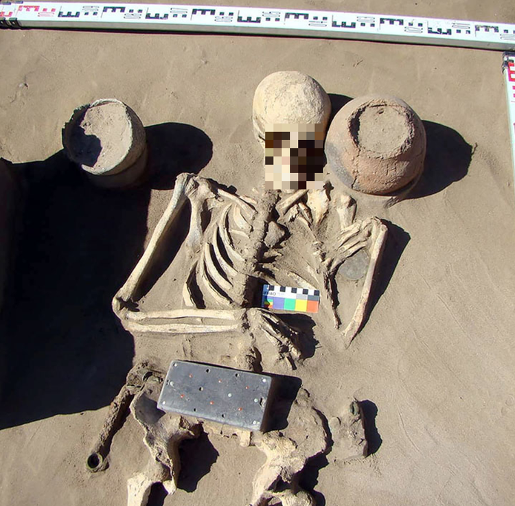 Mo mo co 2.100 nam, chuyen gia tai mat thay iPhone “xuyen khong”