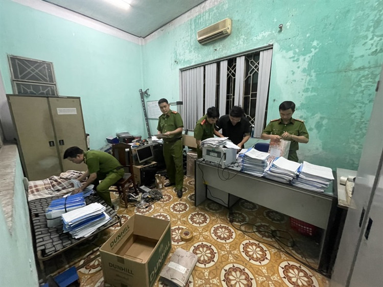 Da Nang: Kham xet khan 2 TT Dang kiem xe co gioi trong dem