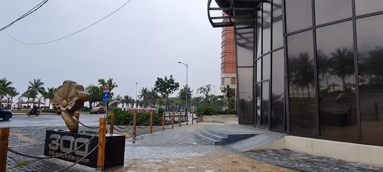 Da Nang: Sap den mua cao diem, nhieu KS van “cua dong then cai”-Hinh-2