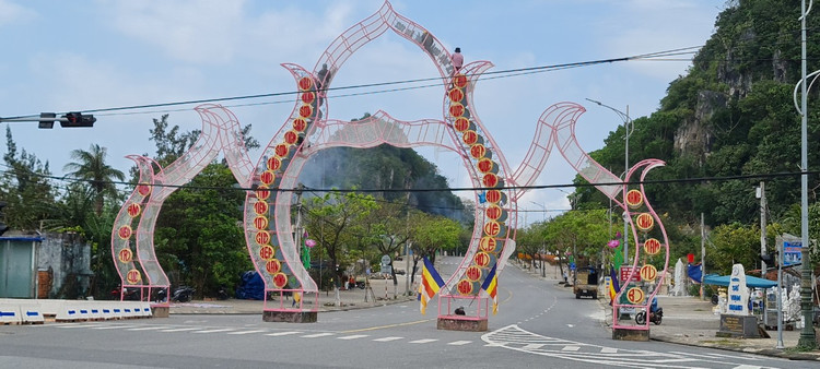 Can canh ngoi chua dien ra Le hoi Quan The Am Ngu Hanh Son