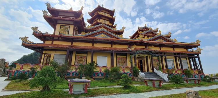 Can canh ngoi chua dien ra Le hoi Quan The Am Ngu Hanh Son-Hinh-8