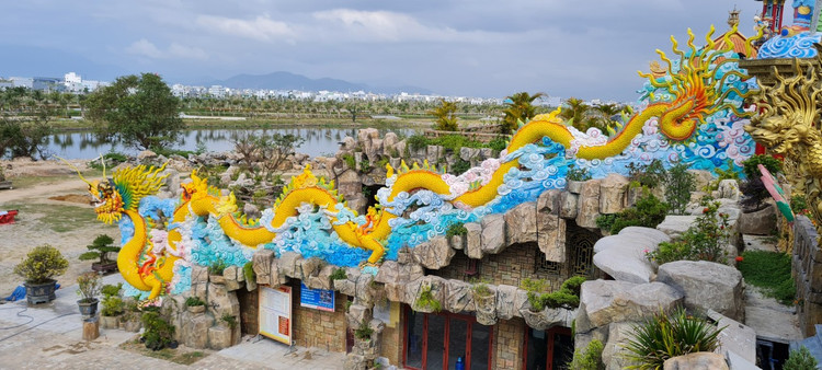 Can canh ngoi chua dien ra Le hoi Quan The Am Ngu Hanh Son-Hinh-5