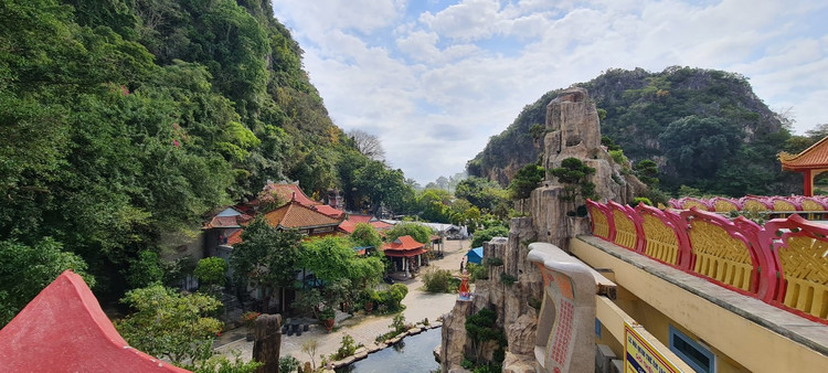 Can canh ngoi chua dien ra Le hoi Quan The Am Ngu Hanh Son-Hinh-10