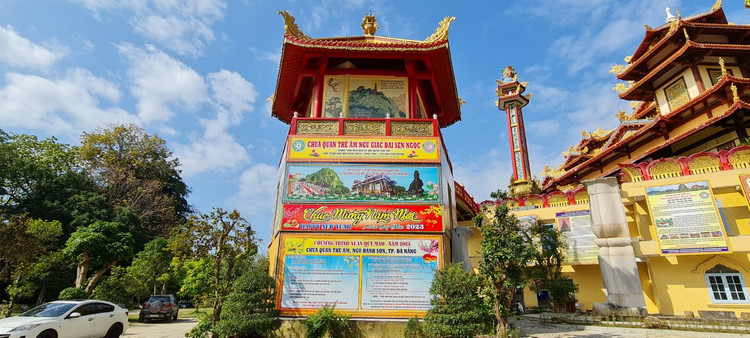 Can canh ngoi chua dien ra Le hoi Quan The Am Ngu Hanh Son-Hinh-6