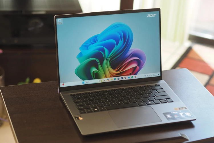 Dự kiến ra mắt vào tháng 5/2025 với giá từ 899 USD, Swift Go 14 AI hứa hẹn là một lựa chọn hữu ích cho người thường xuyên di chuyển.(Ảnh: Digital Trends)